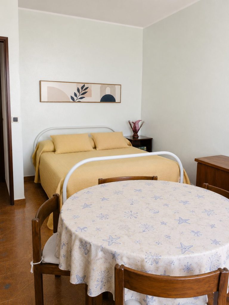 Camera matrimoniale luminosa — La Casa di Franco, Torre dell'Orso