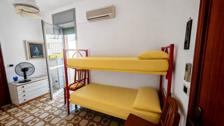 Cameretta con letti a castello — La Casa di Franco, Torre dell'Orso
