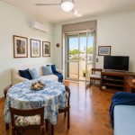 Zona living e pranzo luminosa dell'appartamento — La Casa di Franco, Torre dell'Orso