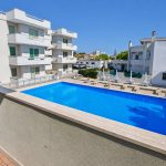 Balcone affacciato sulla piscina del residence — La Casa di Franco, Torre dell'Orso